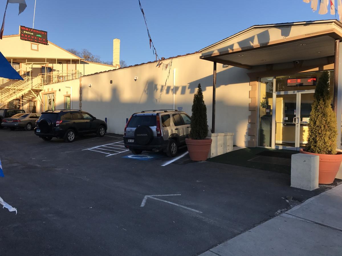 Waterbury Big Apple Motel Eksteriør billede